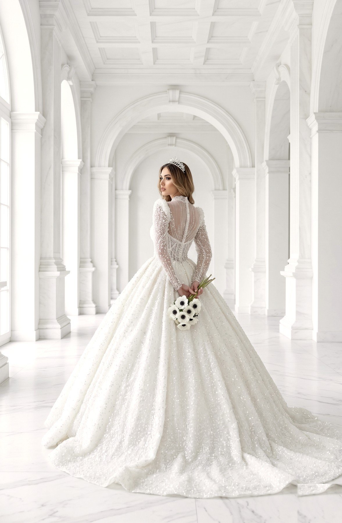 Robe de mariée dos perlé et traîne
